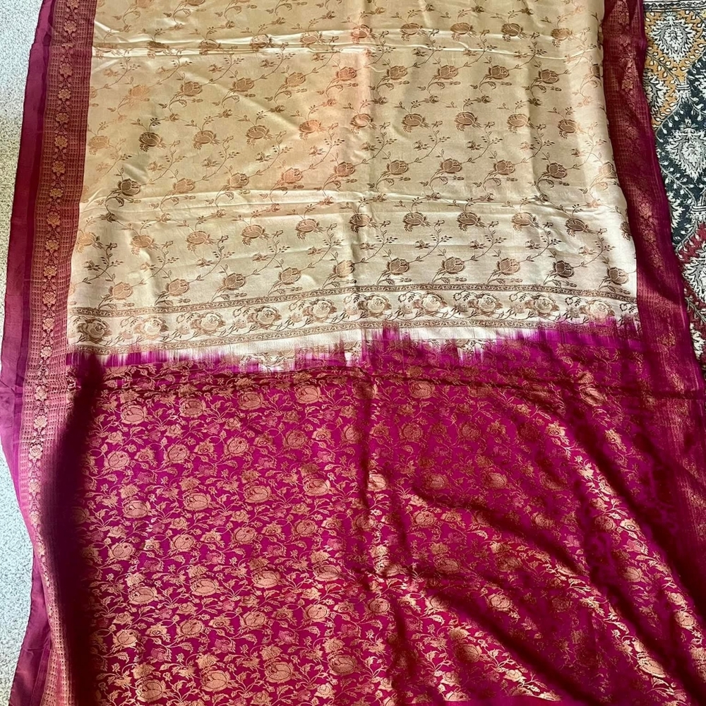 Elegant Floral Patterned Sari